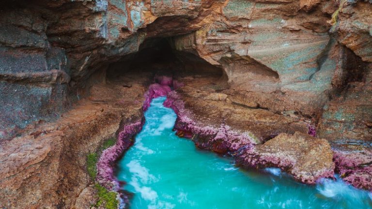 Entrance to Pink Caves