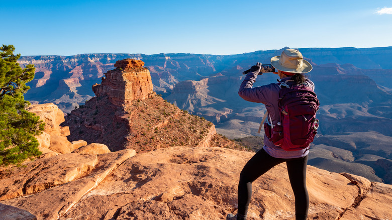 woman at the grand canyon