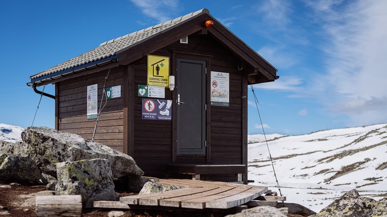 Survival cabin at Trolltunga