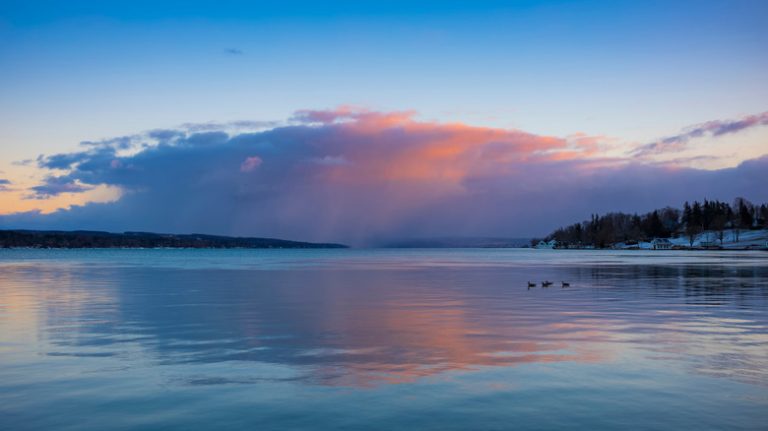 Skaneateles sunset over lake