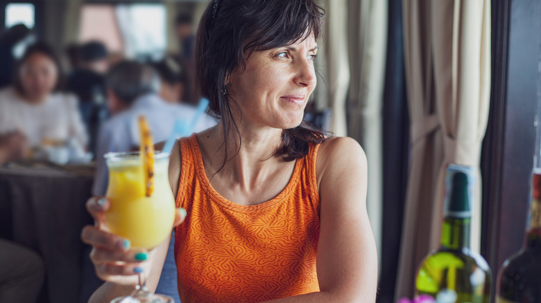 Cruise passenger holding cocktail