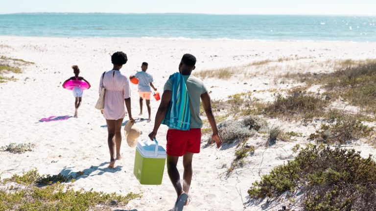 People going to the beach