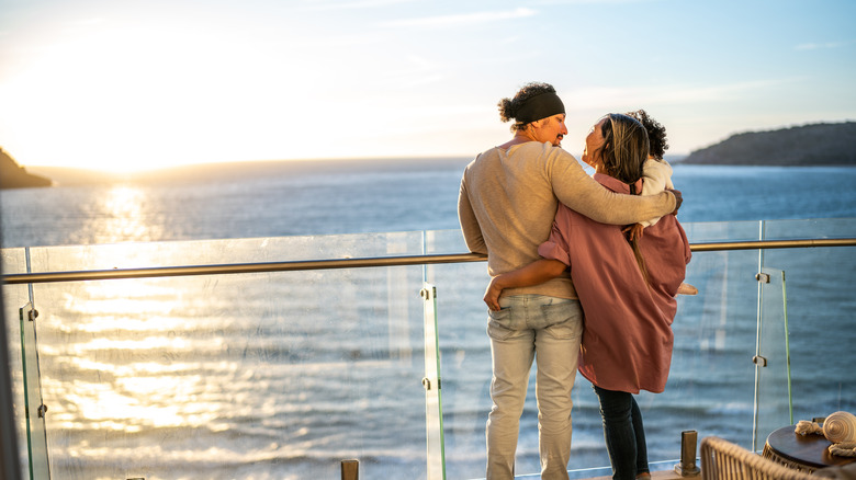 couple with child on cruise