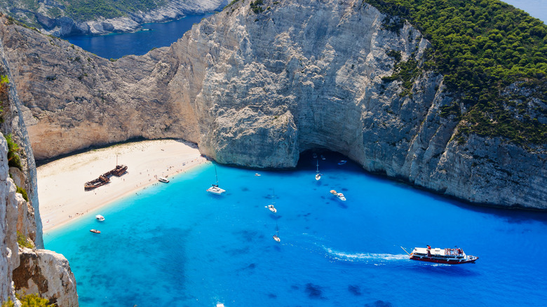 shipwreck beach viewpoint view