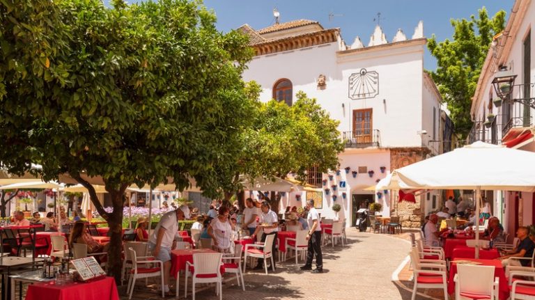 Marbella outdoor restaurant seating