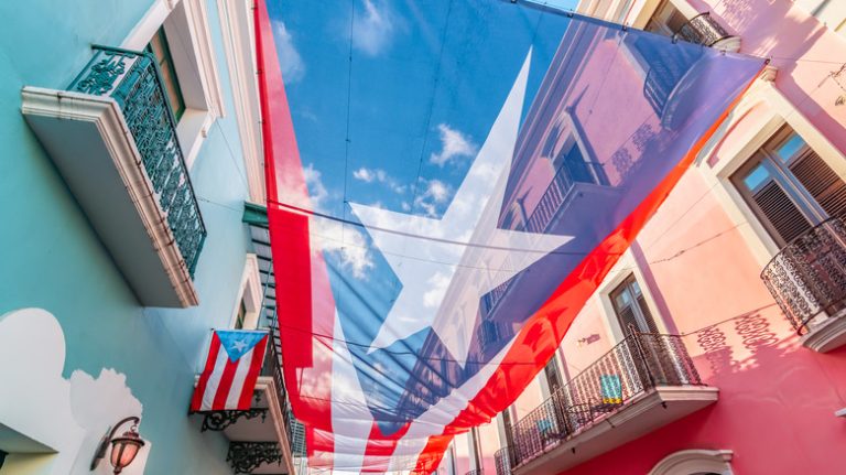 Large flag of Puerto Rico