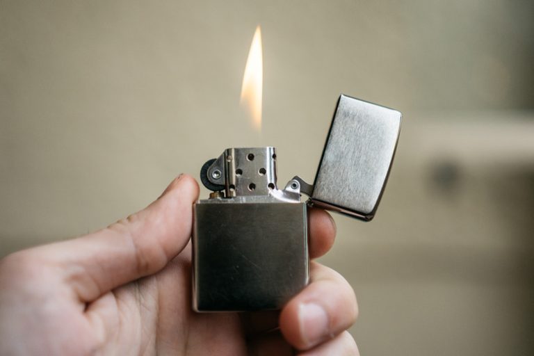 <h3>Understanding the Burning Temperatures of Lighters</h3>