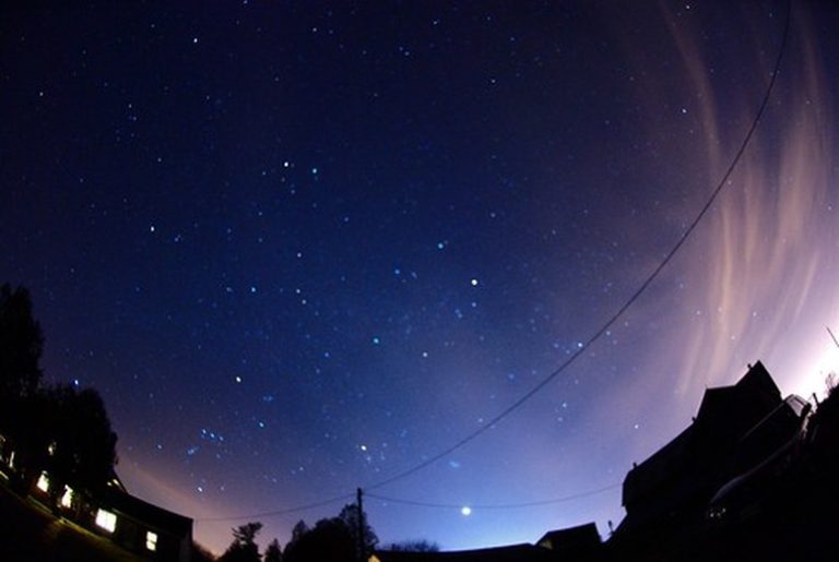 <h3>Is Orion's Belt Connected to the Big Dipper?</h3>