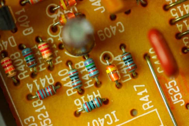 <h3>Pros and Cons of a Parallel Circuit</h3>