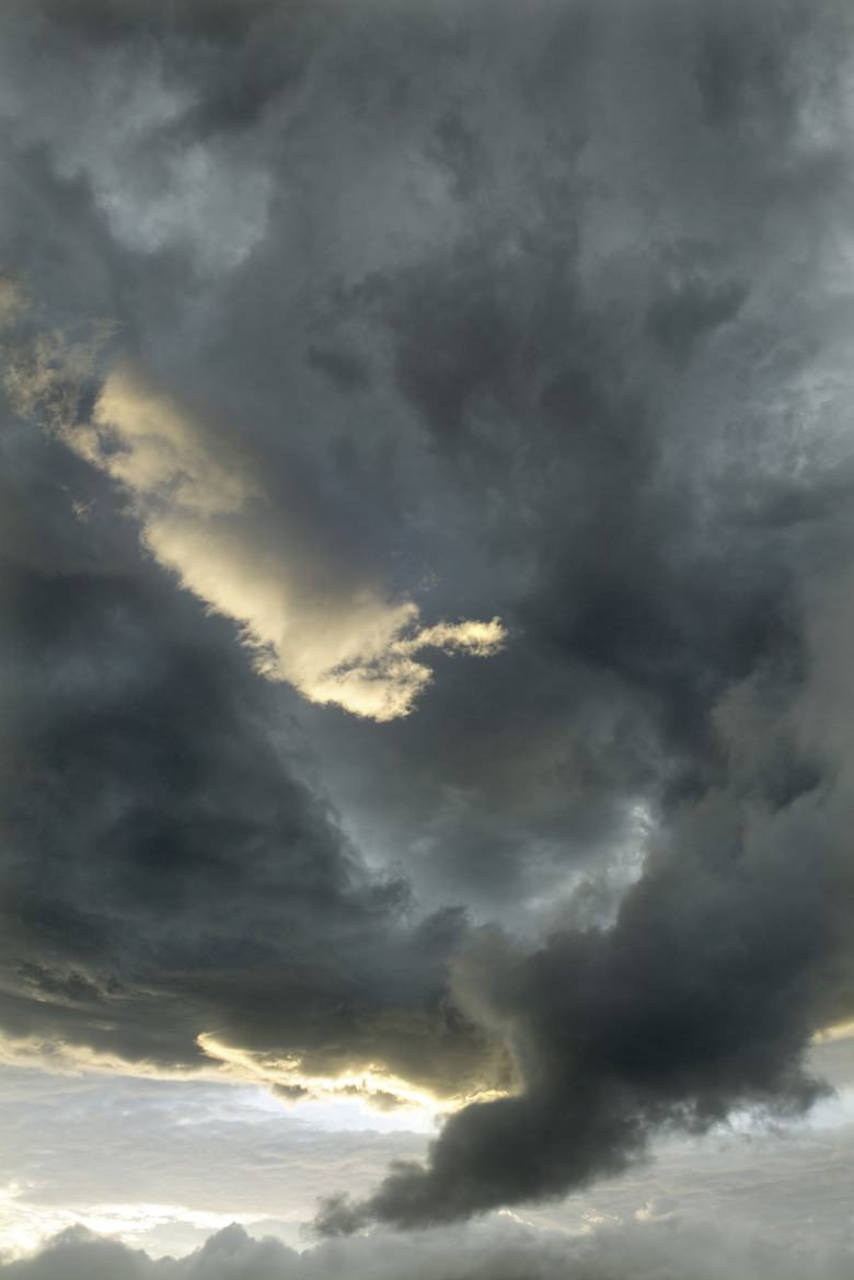 <h3>What Types of Clouds Are Associated with Tornado Formation?</h3>