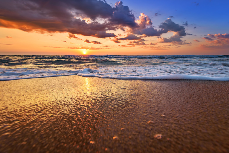 <h3>Utilizing Lightning Rods on a Beach to Create Glass</h3>