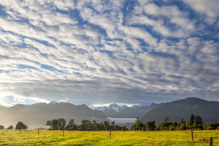<h3>Understanding Weather Patterns Linked to Stratus Clouds</h3>