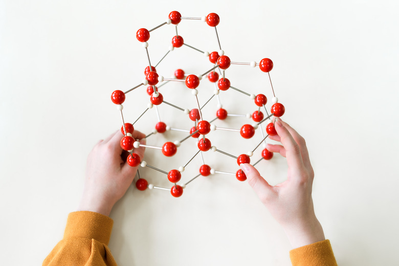 <h3>Comparing Ionic and Covalent Bonds: Similarities and Differences</h3>