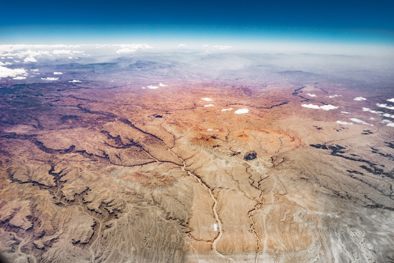 <h3>Understanding the Difference Between the Crust and the Lithosphere</h3>