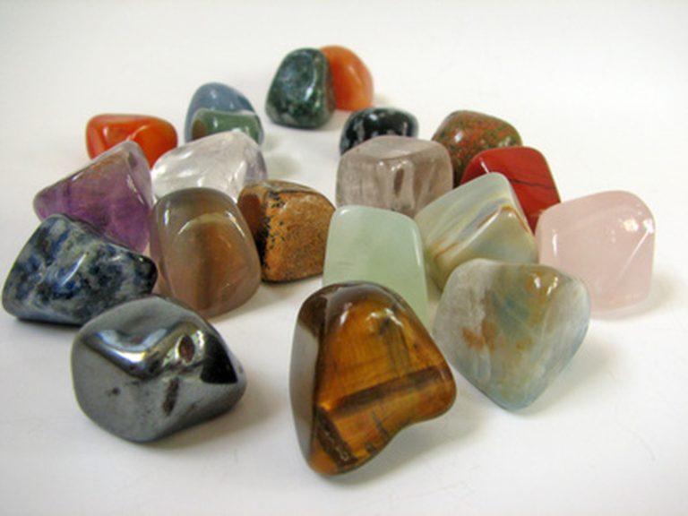 <h3>Techniques for Dyeing Crystals</h3> <br /><h4>Exploring the Process of Crystal Dyeing</h4>