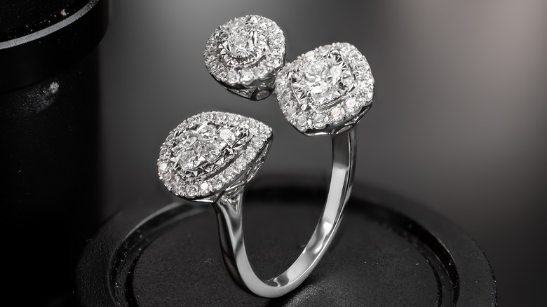 <h3>Distinguishing Lab-Grown Diamonds from Natural Diamonds</h3>