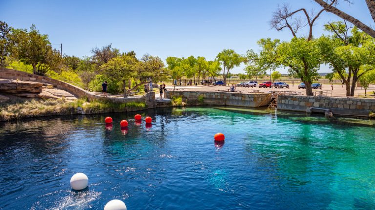 <h3>The Hidden Dangers of an Unremarkable New Mexico Lake</h3>